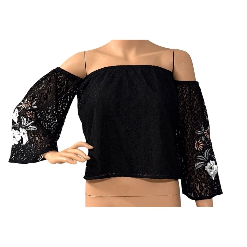 Cupcakes and Cashmere Kindra Top Womens S Lace Embroidered Flowers Off Shoulder
